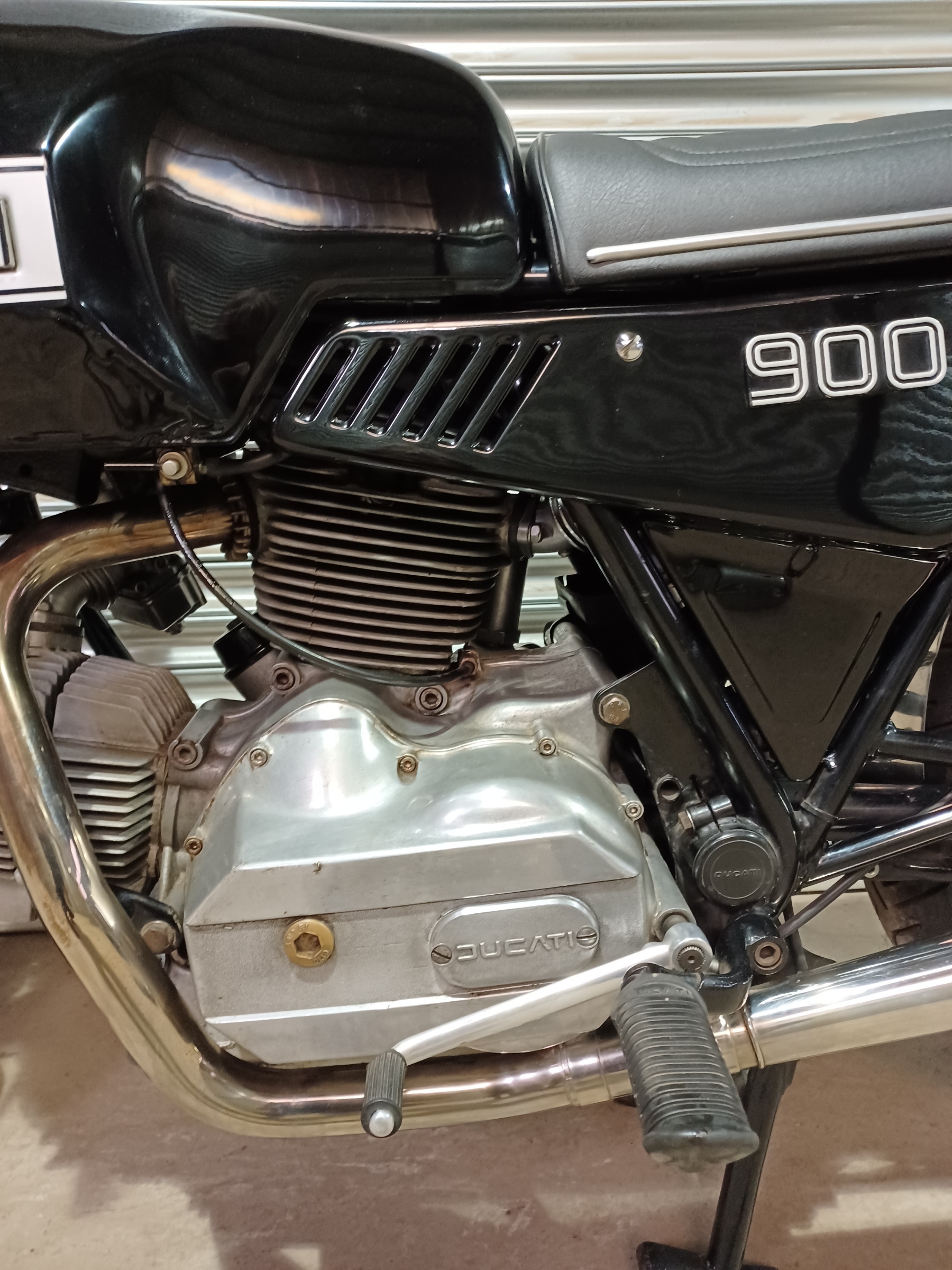 DUCATI 900 GTS ORIGINAL UK BIKE WITH V5C REGISTRATION DOCUMENT & PARTS - Image 6