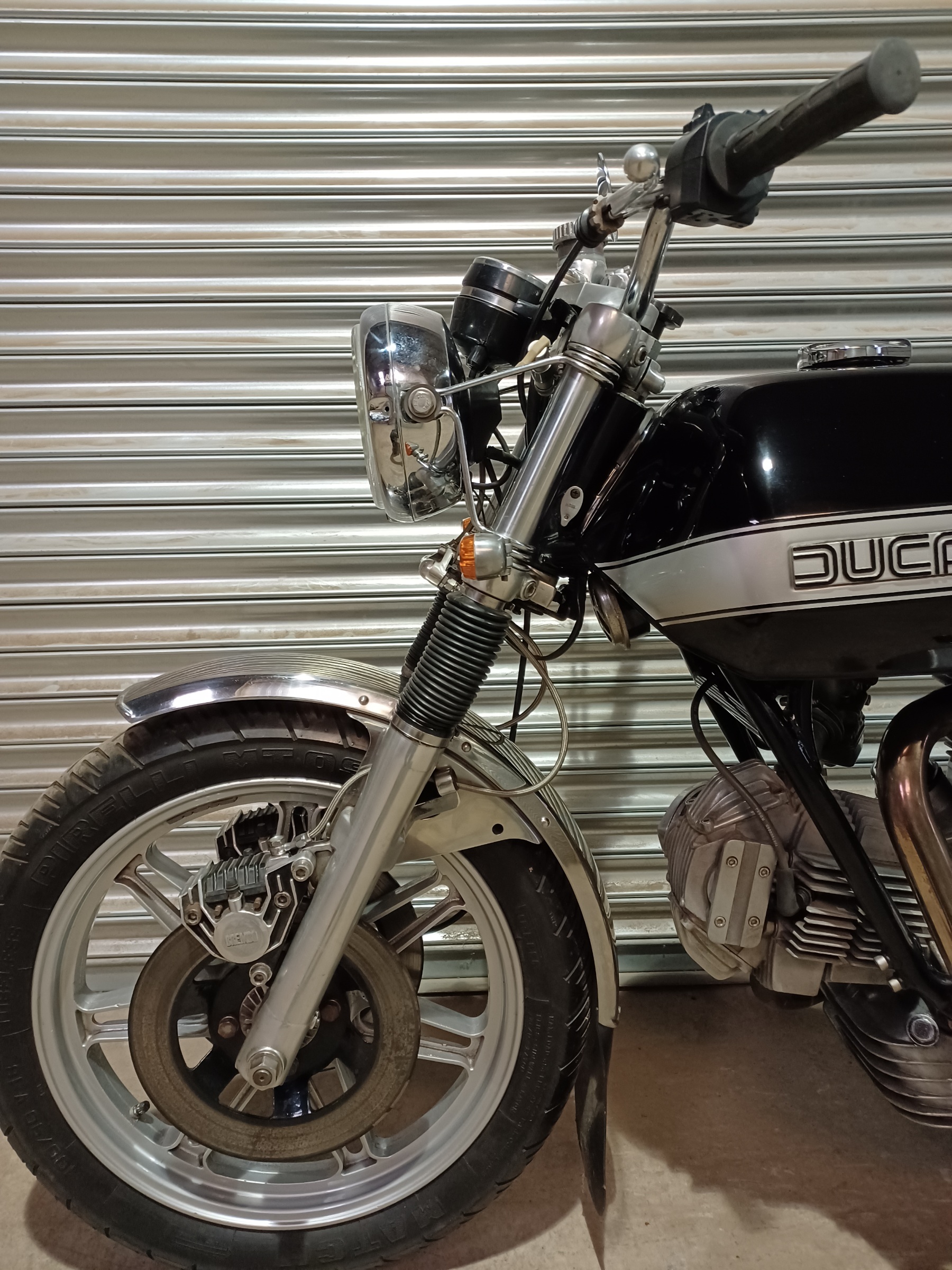 DUCATI 900 GTS ORIGINAL UK BIKE WITH V5C REGISTRATION DOCUMENT & PARTS - Image 4
