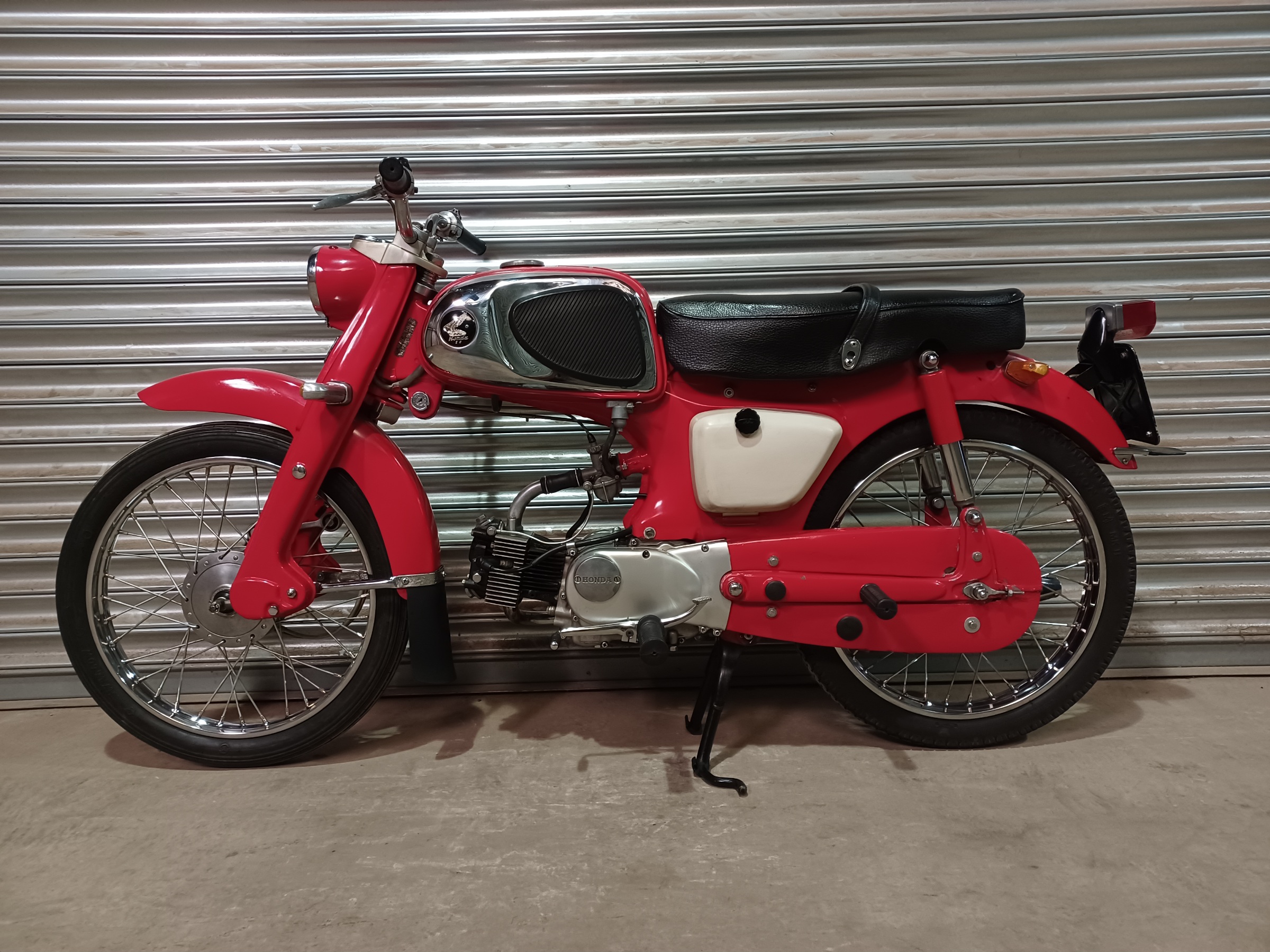 HONDA C110 50cc SPORT IN NICE CONDITION WITH V5C REGISTRATION DOCUMENT - Image 2