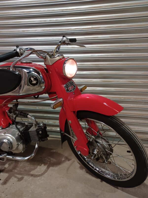 HONDA C110 50cc SPORT IN NICE CONDITION WITH V5C REGISTRATION DOCUMENT - Image 11