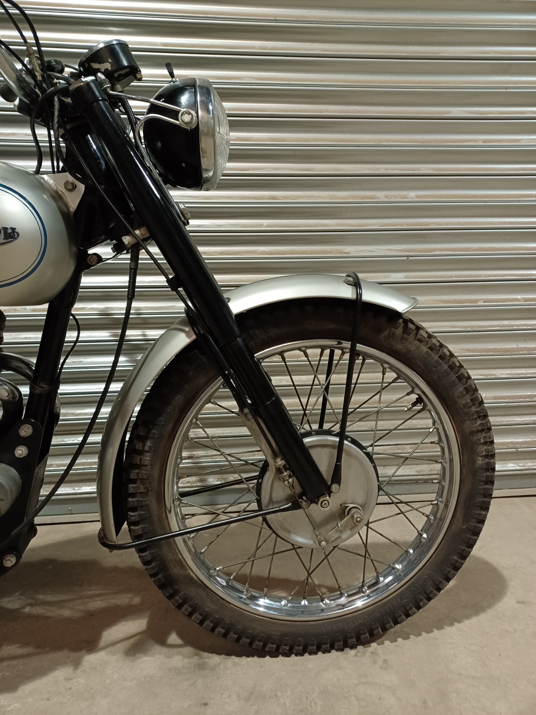 TRIUMPH TR5 TROPHY 500cc 1947 PRE-PRODUCTION / EXPERIMENTAL / DEVELOPMENT BIKE WITH V5C & PROVENANCE - Image 3