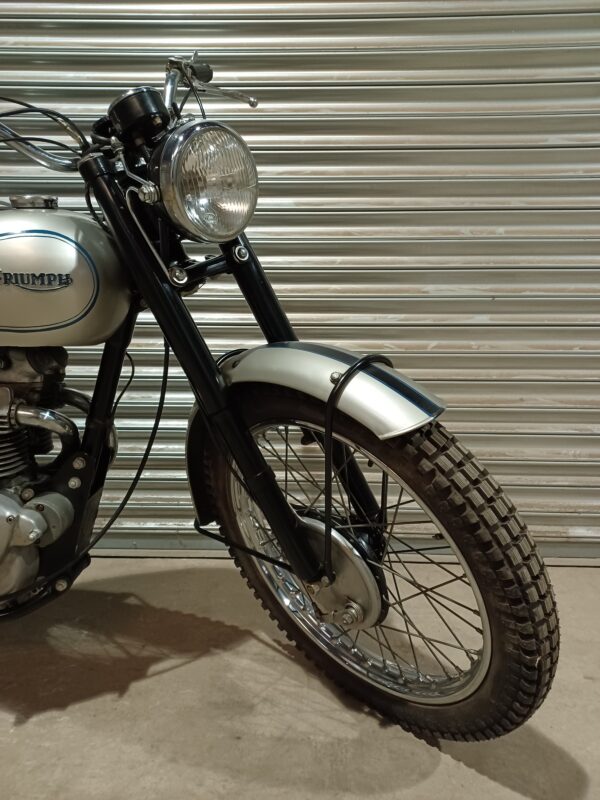 TRIUMPH TR5 TROPHY 500cc 1947 PRE-PRODUCTION / EXPERIMENTAL / DEVELOPMENT BIKE WITH V5C & PROVENANCE - Image 9