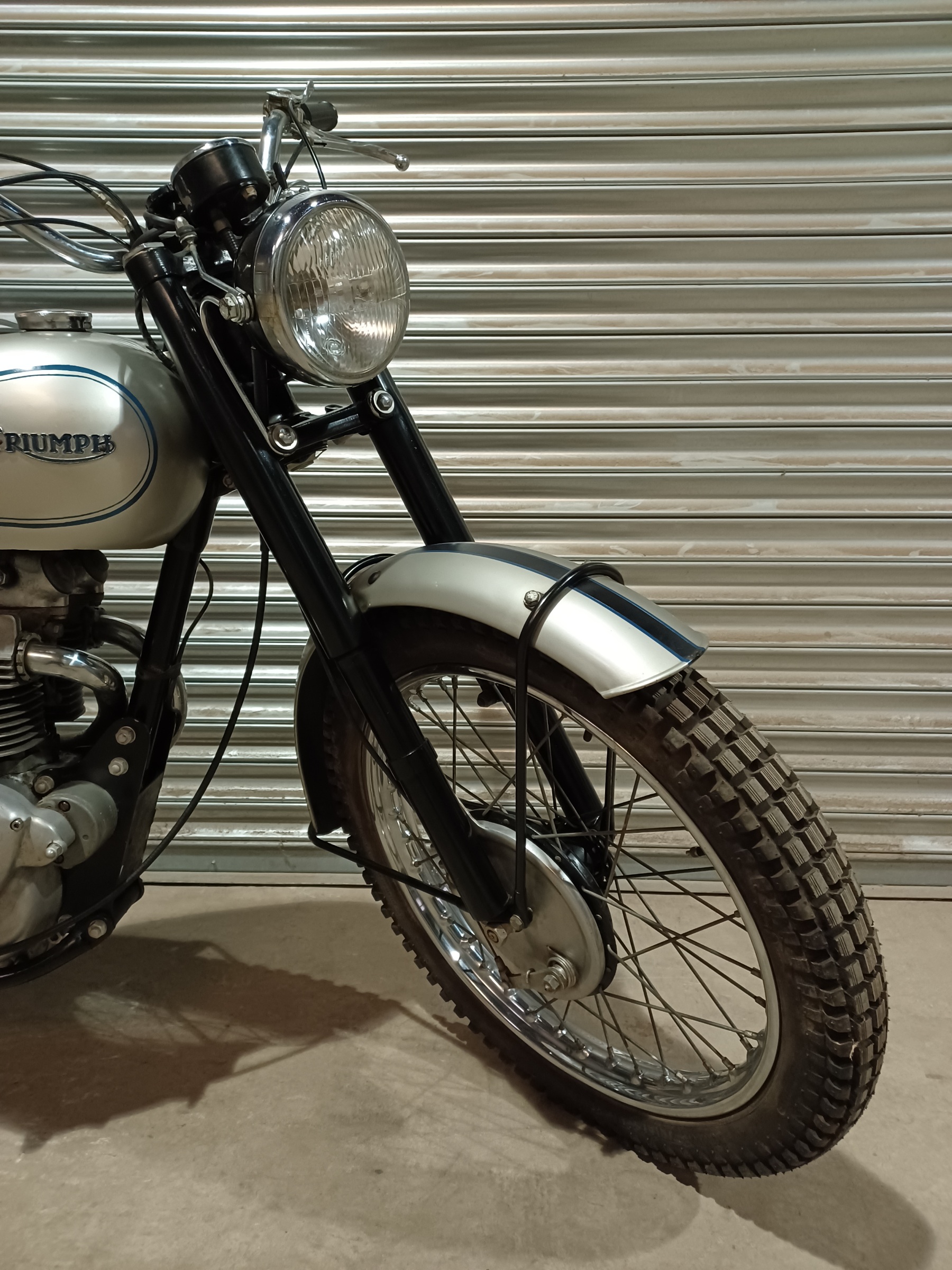TRIUMPH TR5 TROPHY 500cc 1947 PRE-PRODUCTION / EXPERIMENTAL / DEVELOPMENT BIKE WITH V5C & PROVENANCE - Image 9