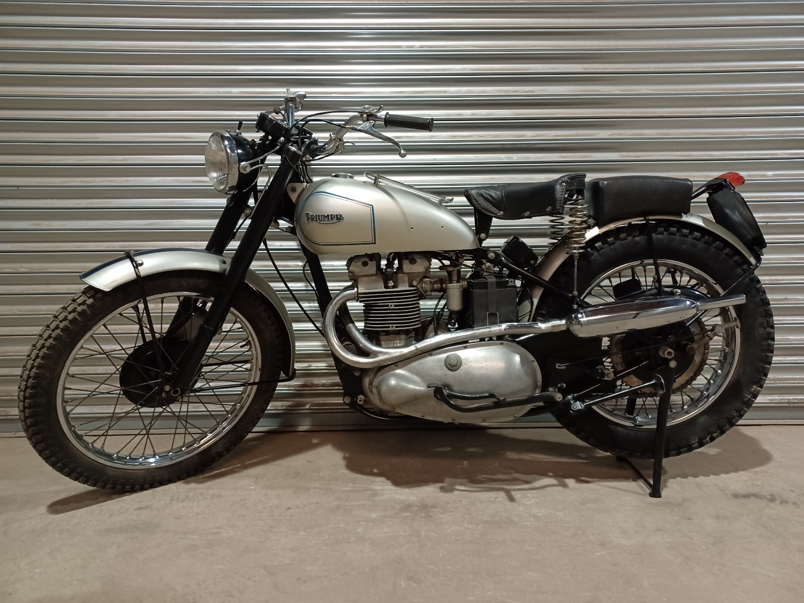 TRIUMPH TR5 TROPHY 500cc 1947 PRE-PRODUCTION / EXPERIMENTAL / DEVELOPMENT BIKE WITH V5C & PROVENANCE - Image 2