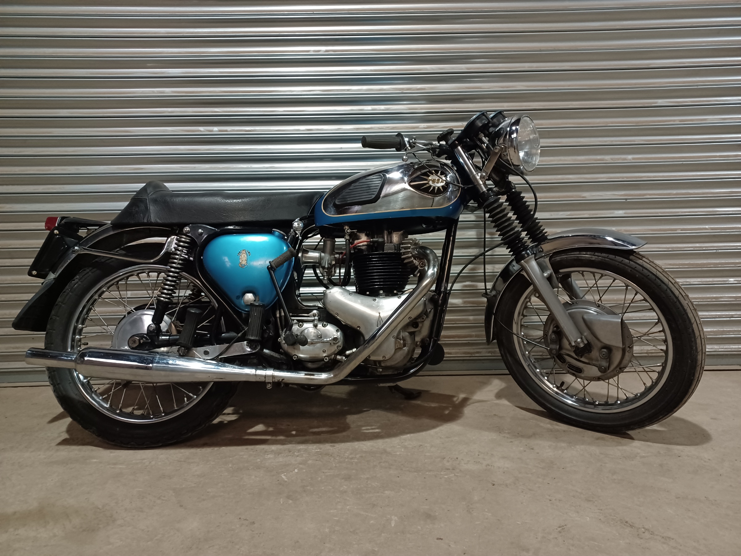 BSA A10 650cc CAFE RACER STYLE WITH V5C & OLD MOT CERTIFICATES - Image 2
