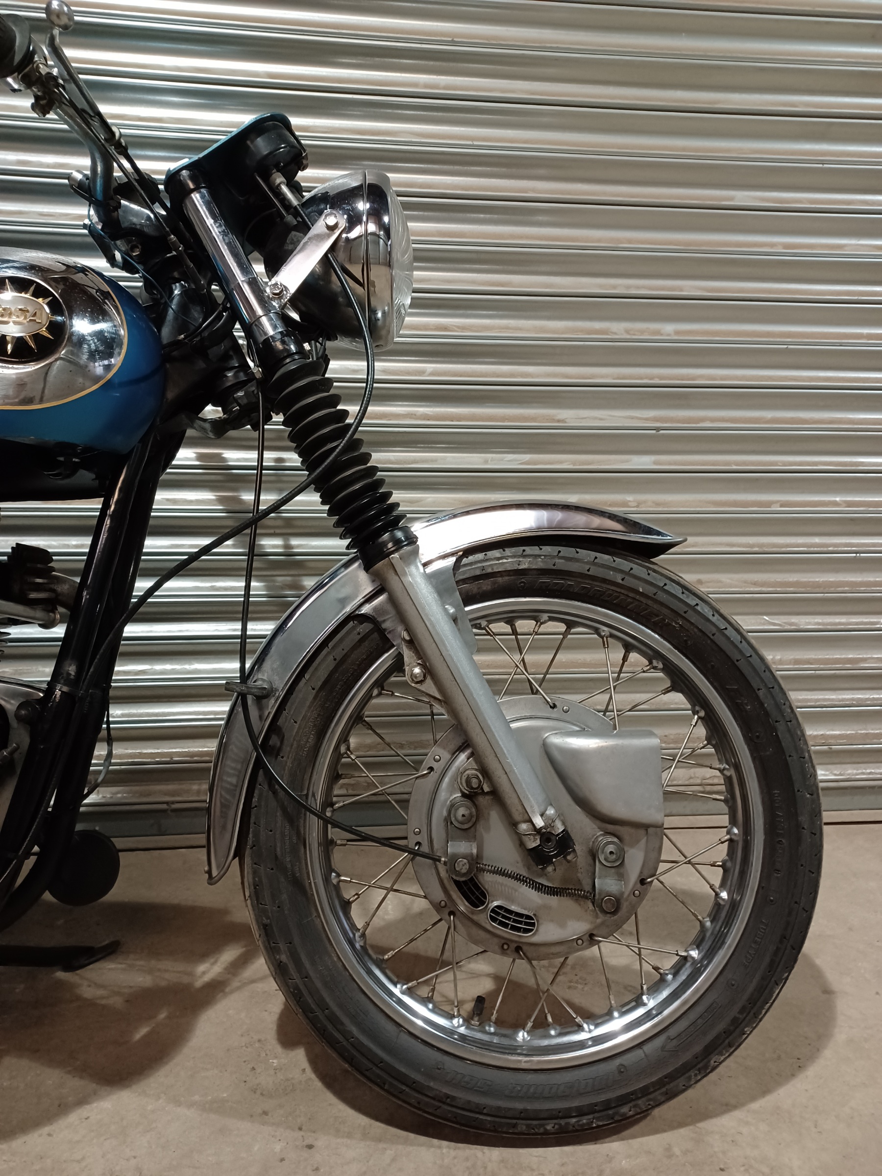 BSA A10 650cc CAFE RACER STYLE WITH V5C & OLD MOT CERTIFICATES - Image 4