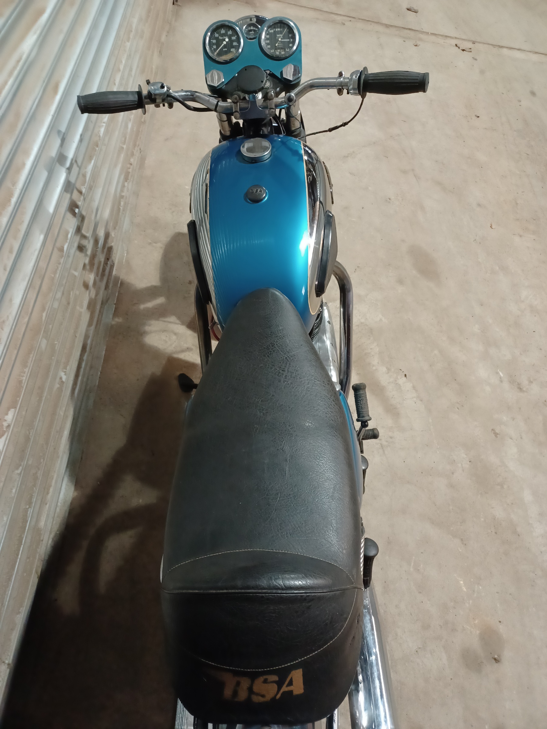 BSA A10 650cc CAFE RACER STYLE WITH V5C & OLD MOT CERTIFICATES - Image 9