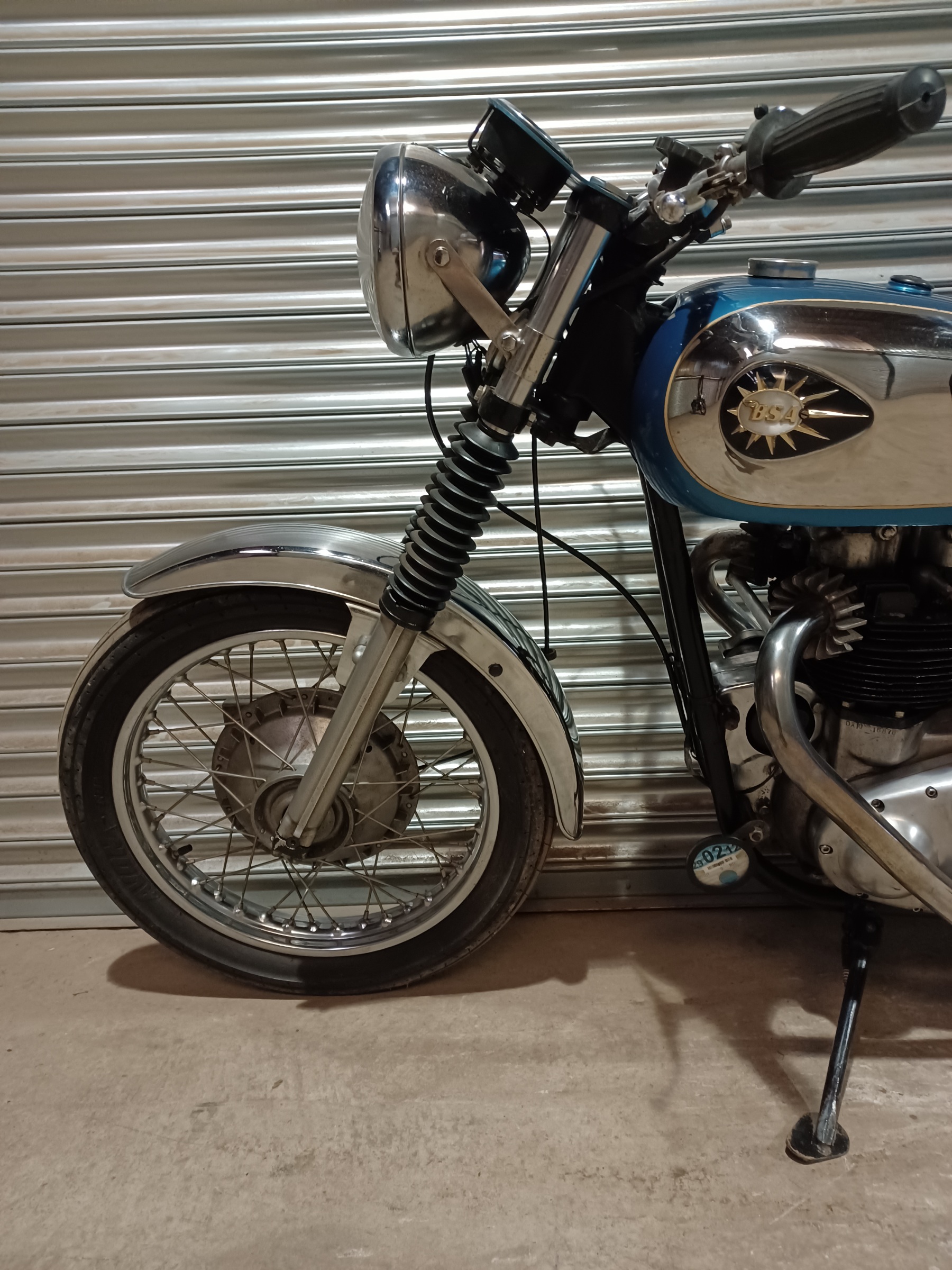 BSA A10 650cc CAFE RACER STYLE WITH V5C & OLD MOT CERTIFICATES - Image 3