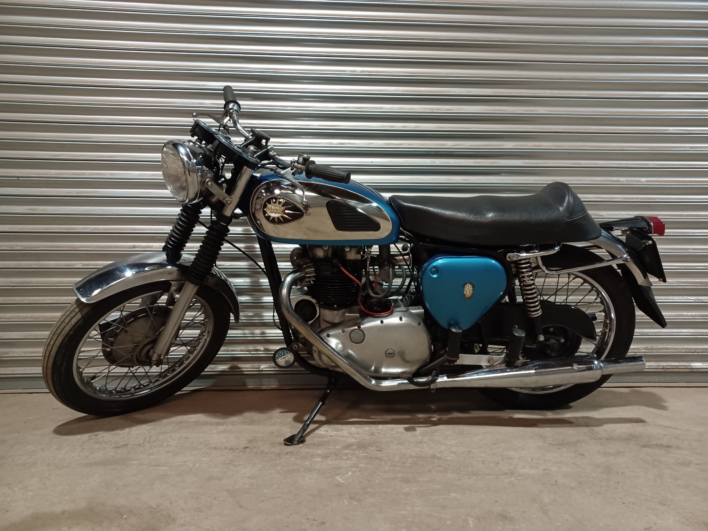 BSA A10 650cc CAFE RACER STYLE WITH V5C & OLD MOT CERTIFICATES