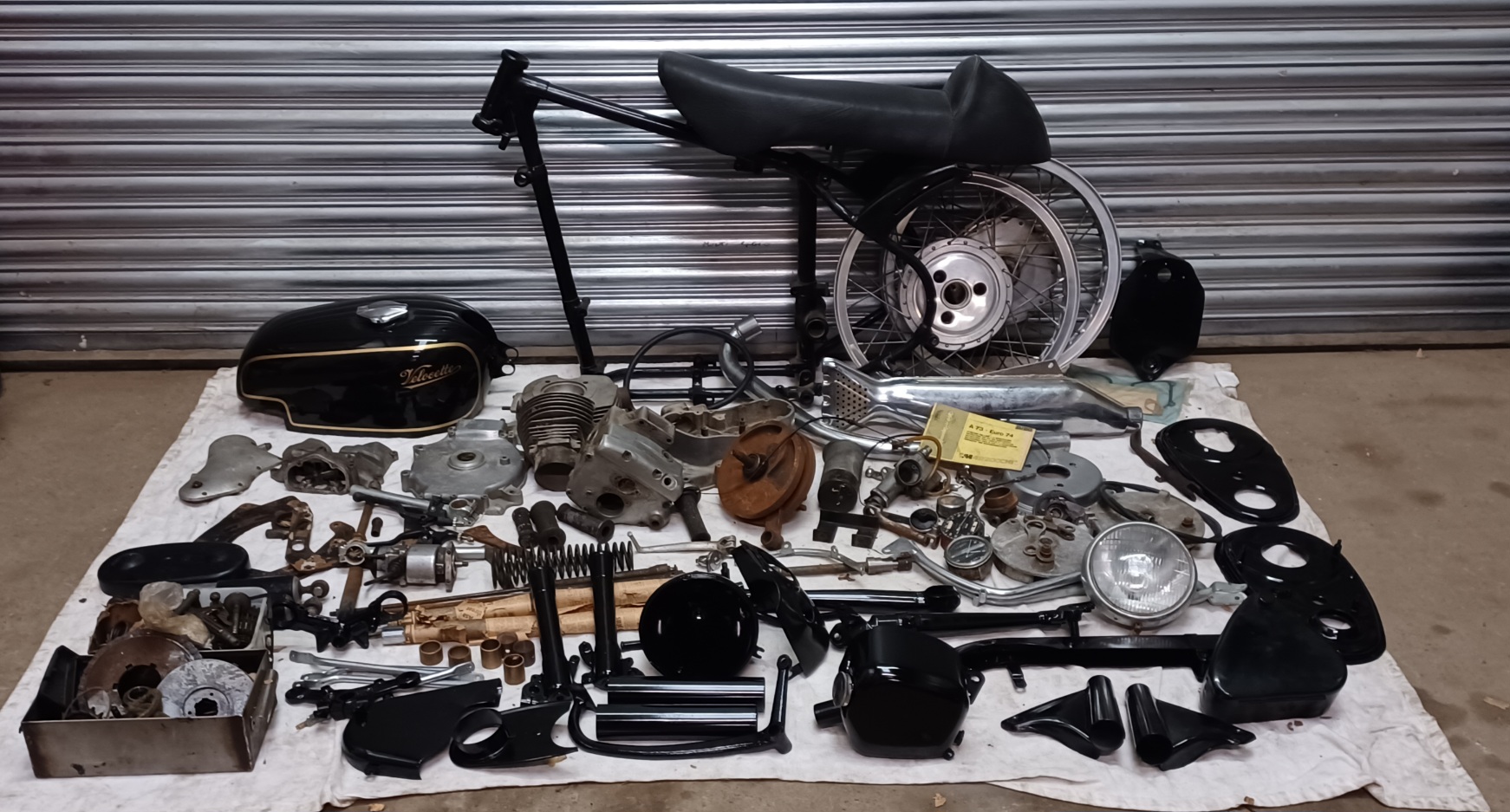 VELOCETTE VENOM RESTORATION PROJECT WITH V5C REGISTRATION DOCUMENT