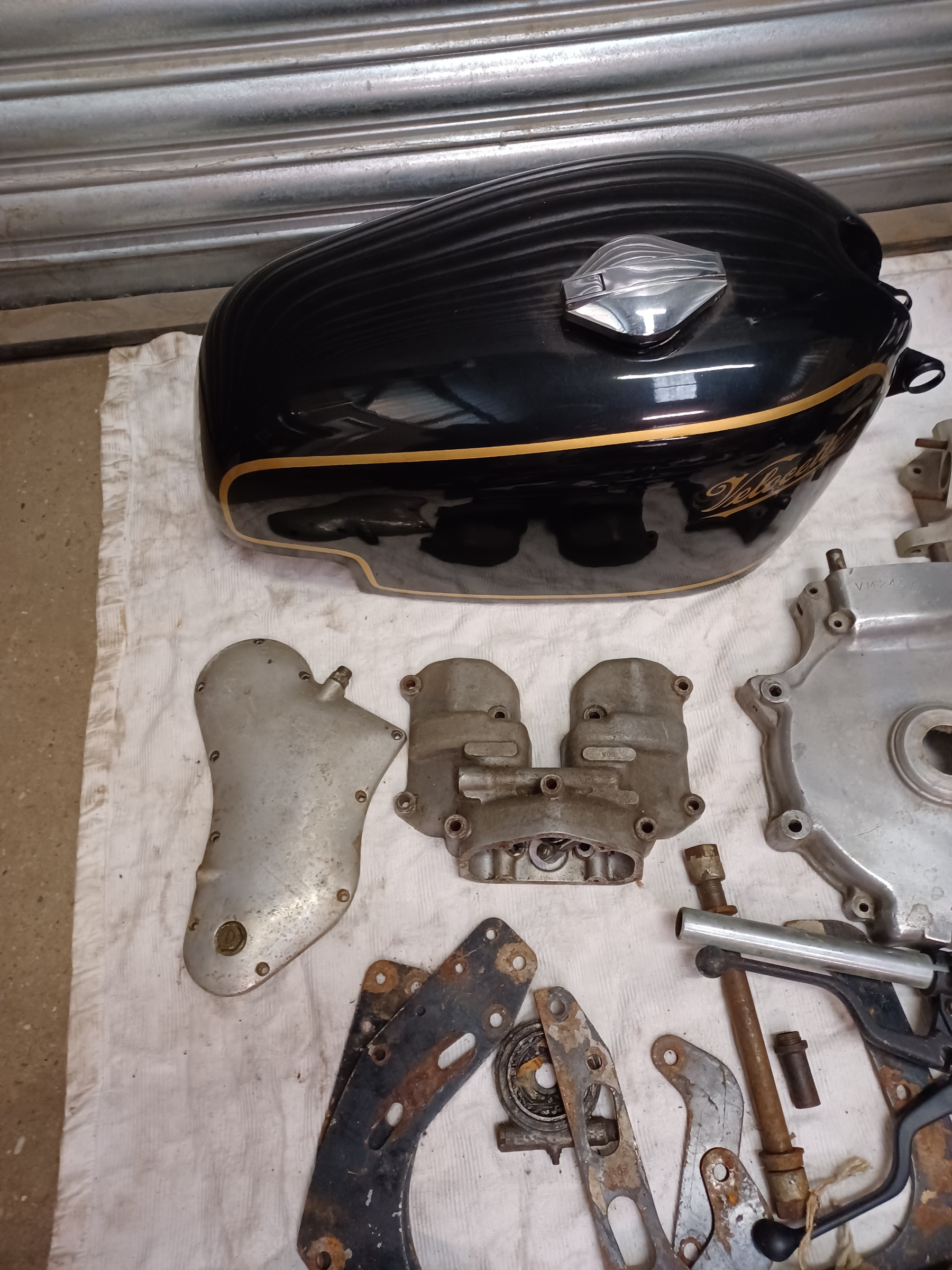 VELOCETTE VENOM RESTORATION PROJECT WITH V5C REGISTRATION DOCUMENT - Image 2