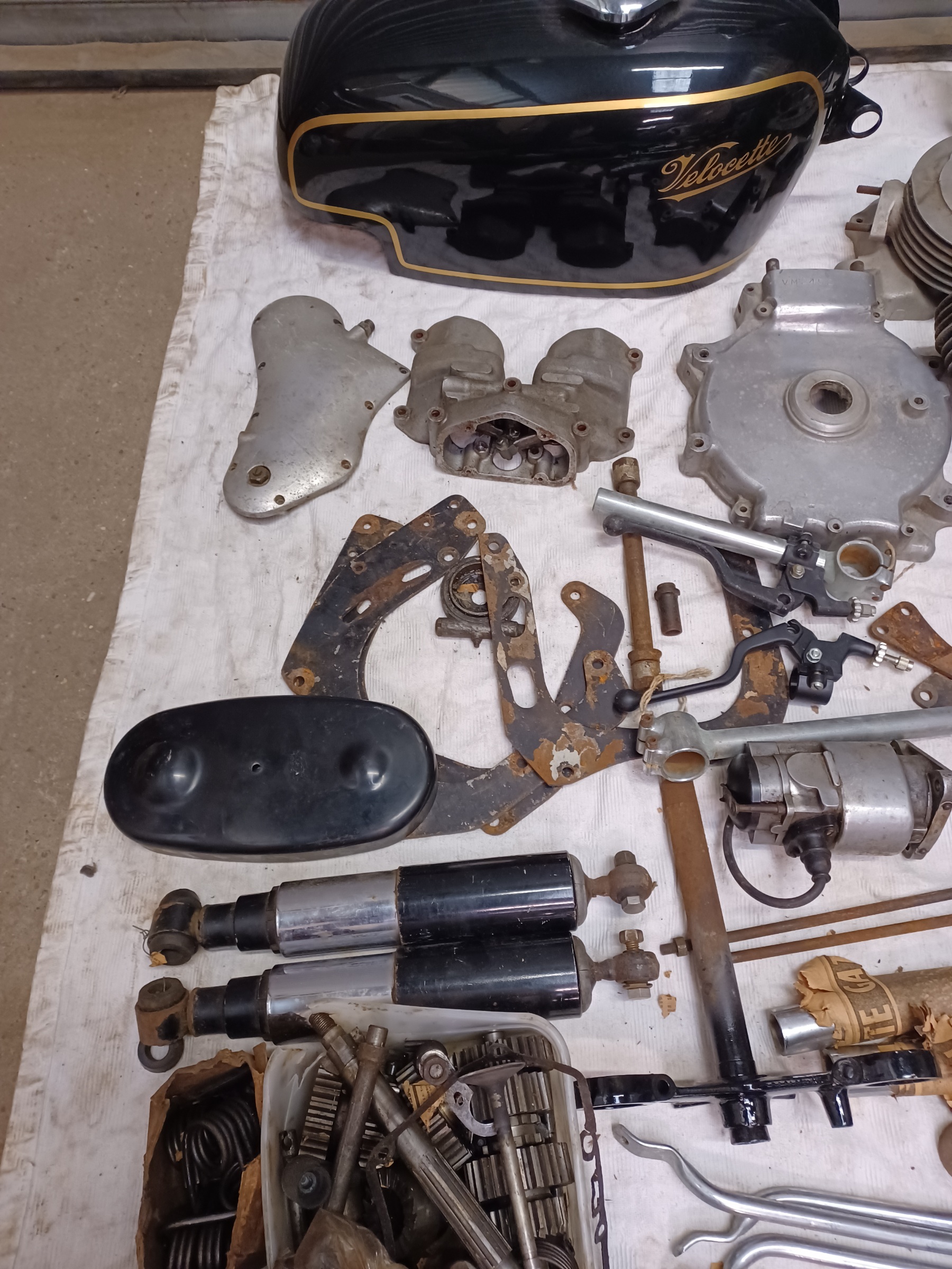 VELOCETTE VENOM RESTORATION PROJECT WITH V5C REGISTRATION DOCUMENT - Image 3