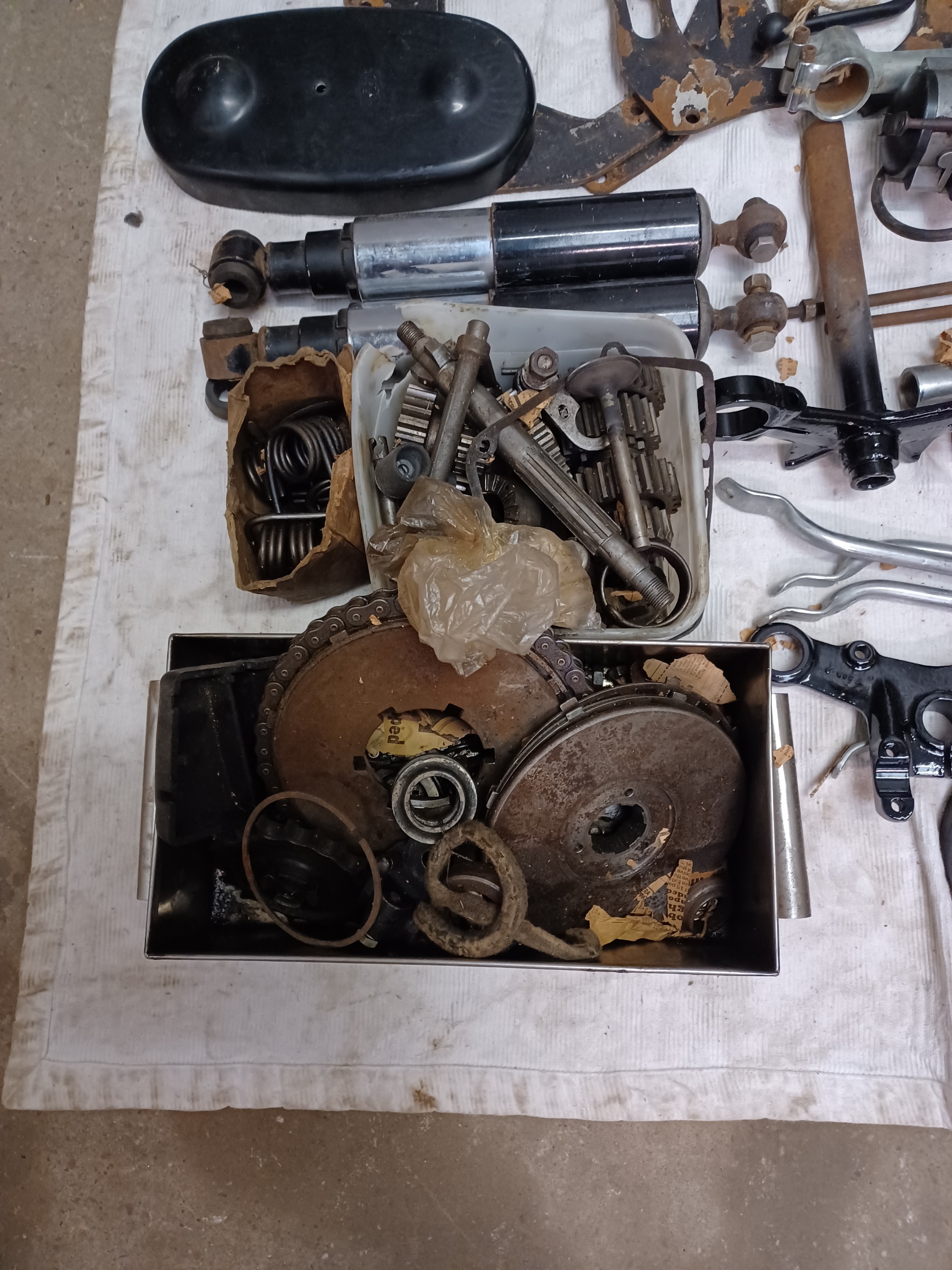 VELOCETTE VENOM RESTORATION PROJECT WITH V5C REGISTRATION DOCUMENT - Image 4