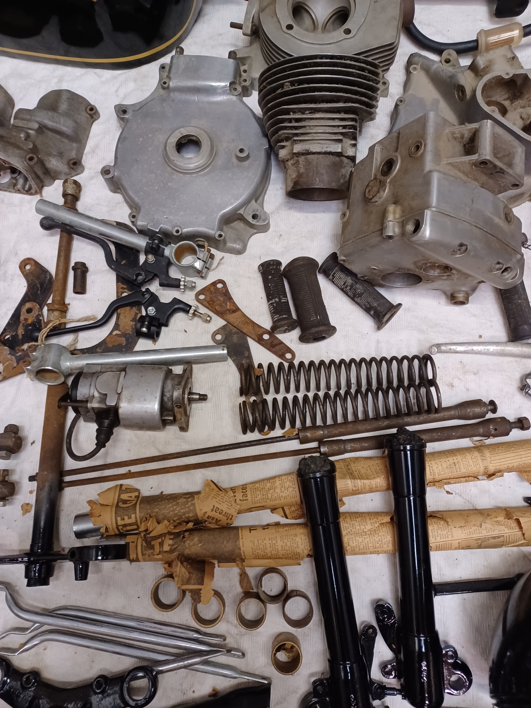 VELOCETTE VENOM RESTORATION PROJECT WITH V5C REGISTRATION DOCUMENT - Image 6