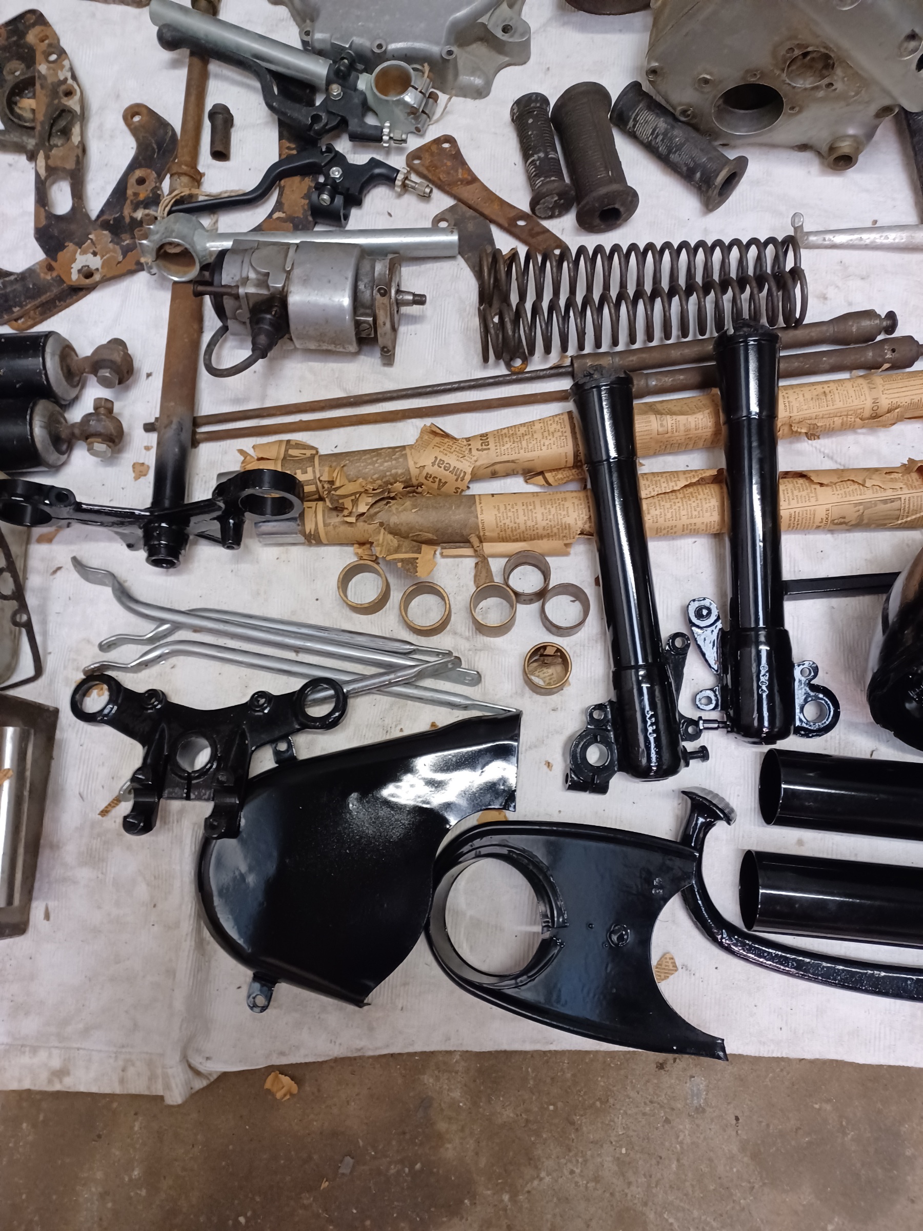 VELOCETTE VENOM RESTORATION PROJECT WITH V5C REGISTRATION DOCUMENT - Image 7