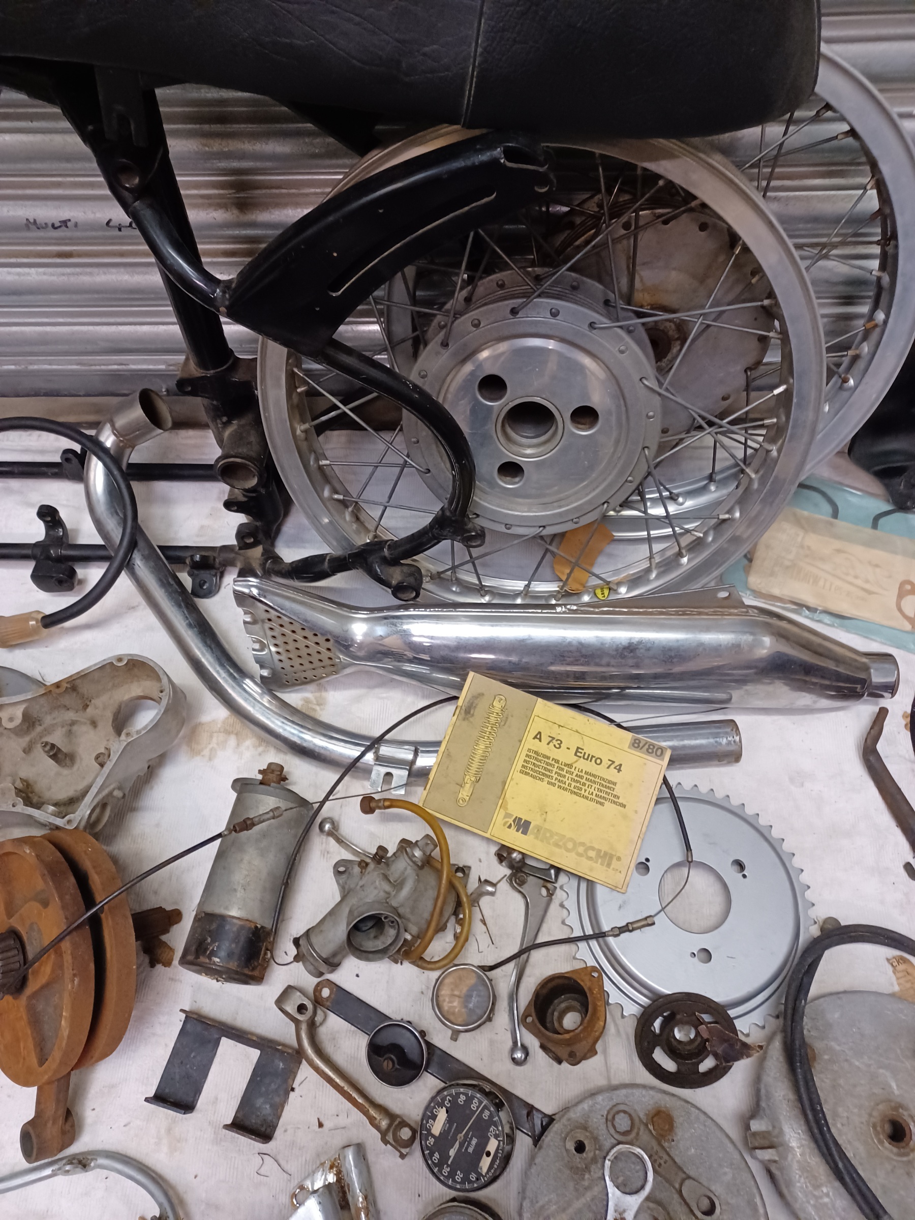 VELOCETTE VENOM RESTORATION PROJECT WITH V5C REGISTRATION DOCUMENT - Image 11