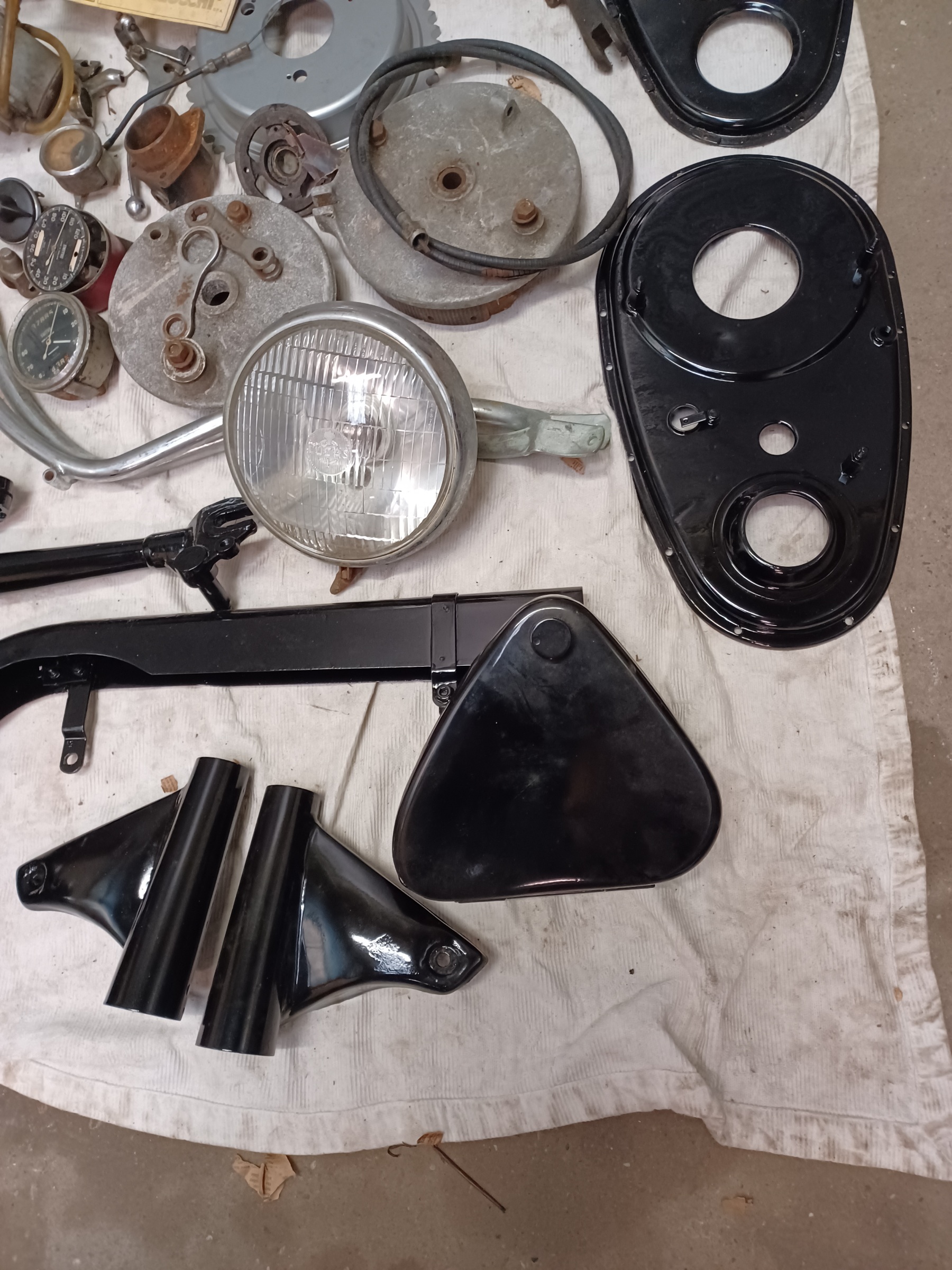 VELOCETTE VENOM RESTORATION PROJECT WITH V5C REGISTRATION DOCUMENT - Image 16