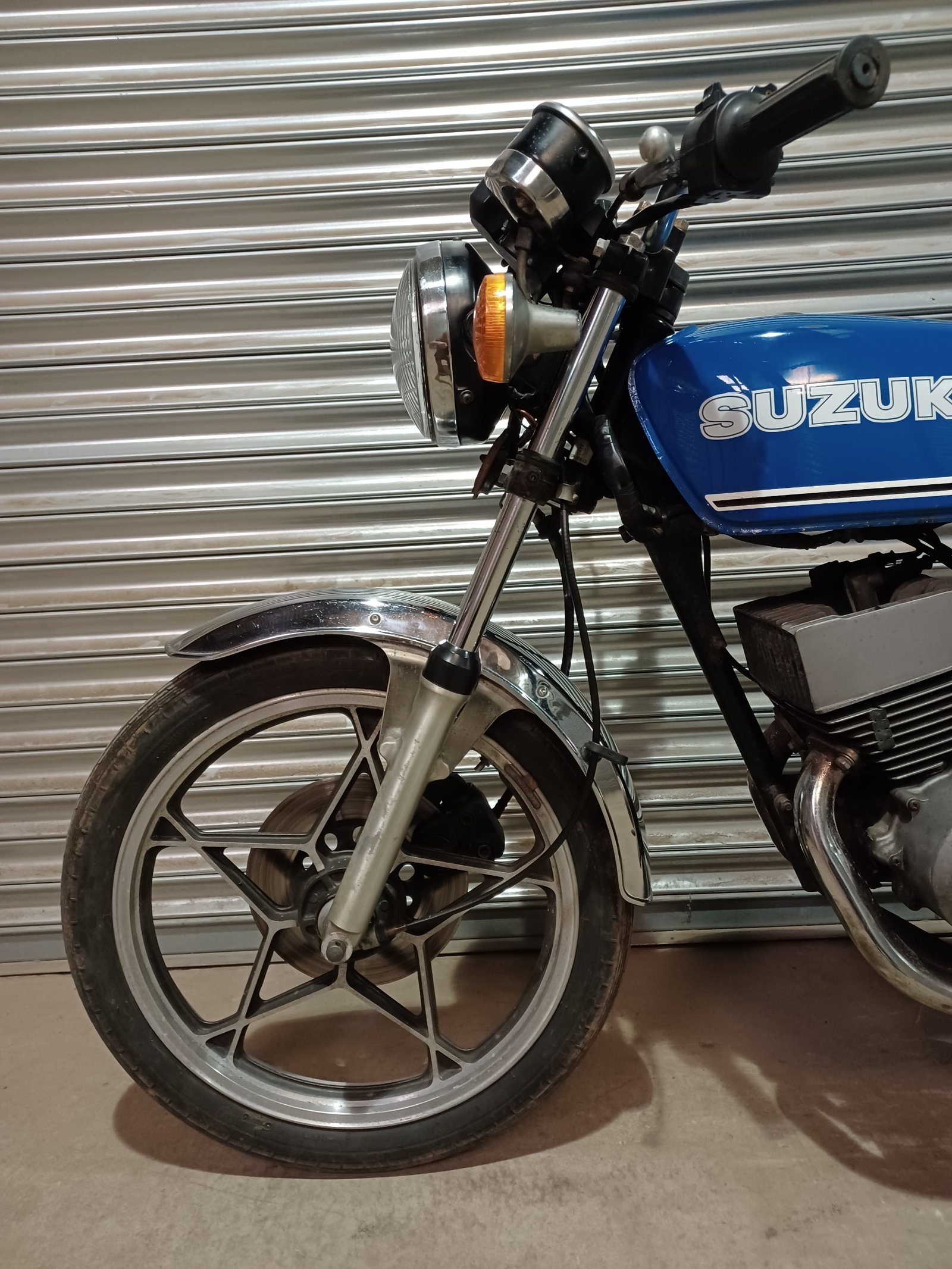 SUZUKI X5 200 STANDARD ORIGINAL CONDITION ELECTRIC START WITH V5C & LOW MILES - Image 6
