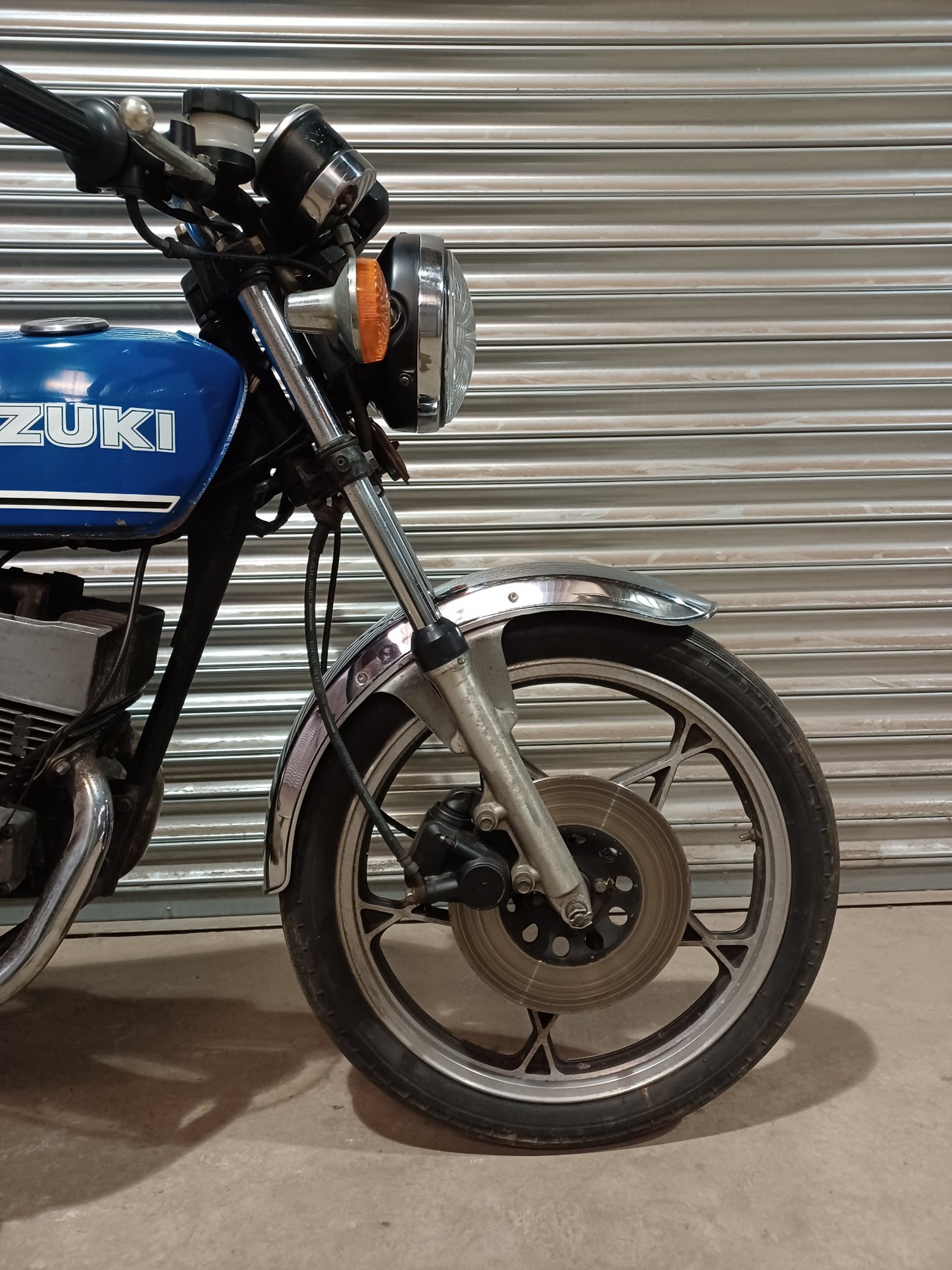 SUZUKI X5 200 STANDARD ORIGINAL CONDITION ELECTRIC START WITH V5C & LOW MILES - Image 5