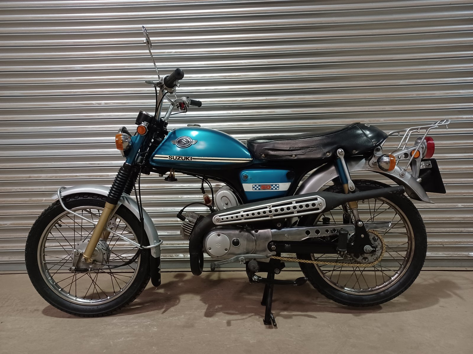 SUZUKI MAVERICK 50cc ORIGINAL UK BIKE VERY RARE WITH V5C REGISTRATION DOCUMENT - Image 2